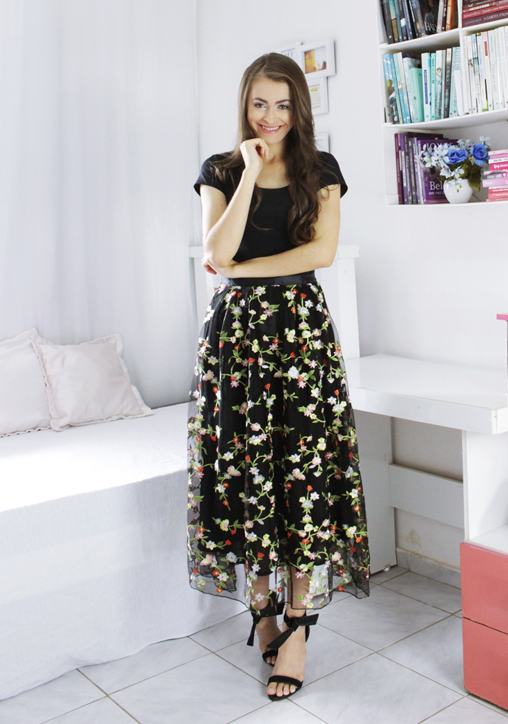 Saia com tule 2024 bordado